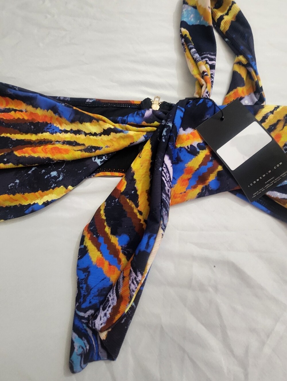 Vibrant abstract striped bikini top. Features bold : Icon Swim Multicolor Xl Nwt